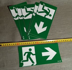 Samolepka Symbol “Nouzový východ” směr úniku - 2