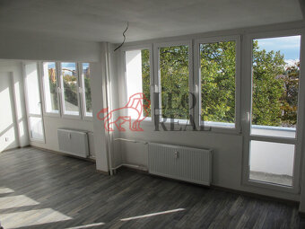 Pronájem bytu 1+kk 39m²+ 2 lodžie, sklep a komora - 2