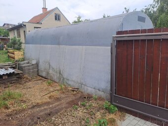 Stará plechová garáž - 2