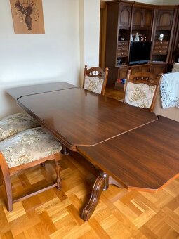 Stůl jídelní rozkládací a 4 židle - pěkný stav - 2