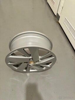 1 ks Volkswagen OE 2G0601025BB aluminum rim 5.5 - 2