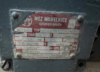 Elektromotor se štípacím trnem. Štípačka na dřevo. - 2