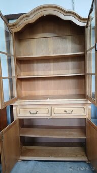 Rustikální světlá vitrína - 2