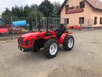 Malotraktor AGT 960 R - otočné pracoviště, 50 HP - 2