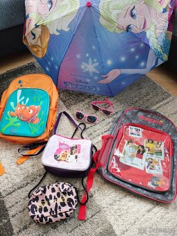 Batůžky, kabelky, deštník, brýle pro malou slečnu - 2