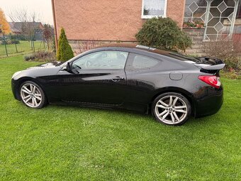 Hyundai Genesis Coupe 3.8 (2010) Track Edition 223 kW - 2