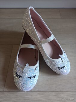 Dívčí střevíce - 2