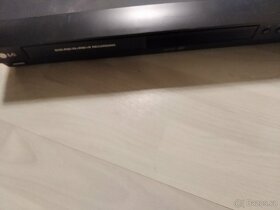 DVD přehrávač a přehrávač digitálních formátů pro televizi - 2