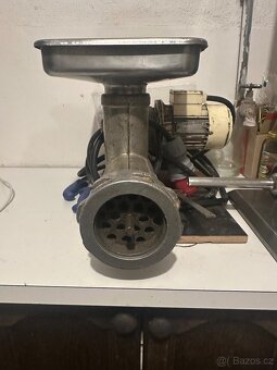 Elektrický mlýnek na maso vel 32 - 2