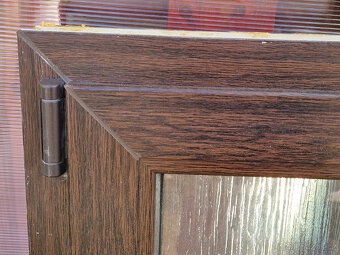 Okno plastové 103x106cm hnědé - 2