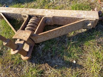 Závěs zetor 25 - 2