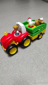 Traktor se 2 zvířatky a figurkou řidiče - 2