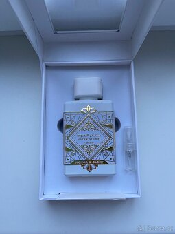 Vzorek 2ml Bade'e Al Oud Honor & Glory Lattafa - 2