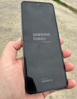 Samsung galaxy Z flip5 - 2