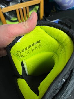Hokejové rukavice warrior vel 13 - 2