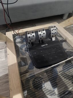 Volant Logitech G29 + ruční výroba kokpitu - 2