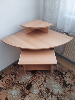 Rohový počítačový stolek - 2