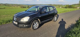 Nissan Qashqai 2.0 DCi 4x4 automat,nová stk, tažné,panorama - 2