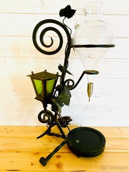 Stará kovaná lampa s nádobou na víno - 2