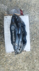 Prodám brzdovy třmen Brembo 4 pístkový - 2
