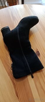 Kozačky černé velur, pohodlné vel.39, 2x použité 450,- Kč - 2