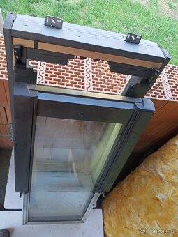 Okno střešní Roto Q42S 055/118 K200 kyvné + lemování nové - 2