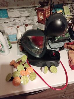 Prodám kávovar +kapsle - 2