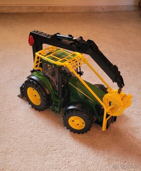 Bruder lesny traktor John Deere 7930 - 2