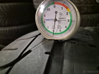 255/40 R19 PIRELLI (6mm) č.15859/b10 - 2