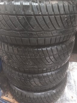 215/60R17 - 2