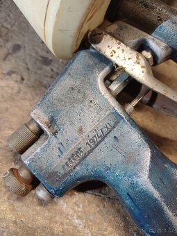 Stará stříkací pistole - 2