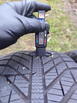 Zimní / letní pneu 235/50/17 - 2