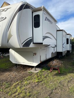 Americký obytný návěs - 2