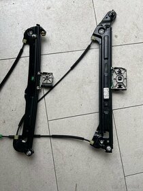 Audi S7 / A7 2011-2018 stahovačka skla 4G8837461A - 2