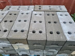 Betonové patky k mobilnímu plotu váha 32kg - 2