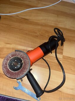 Black+Decker Úhlová bruska BEG110, 750 W, pr. kotouče 115 mm - 2