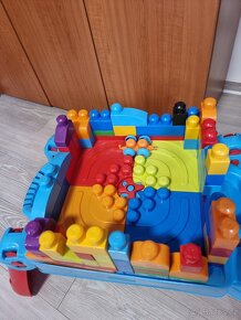 Stolek Mega Bloks včetně kostiček - 2