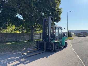 Vysokozdvižný vozík značky Mitsubishi FD70, nosnost 7 T - 2