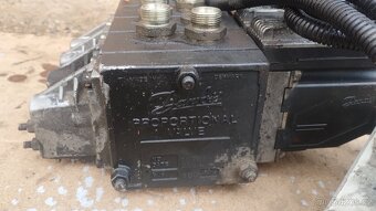 Hydraulický rozvaděč Danfoss - 2