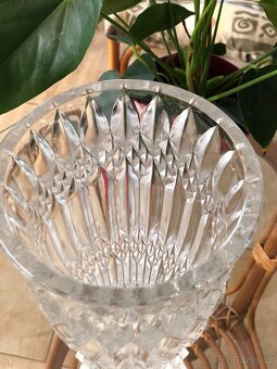 Skleněná lisovaná váza, výška 30 cm - 2