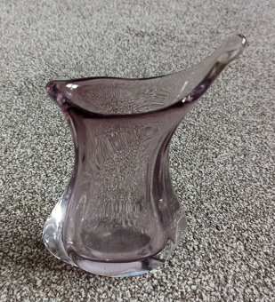 Fialová váza – hutní sklo, sklárna Nový Bor - 2