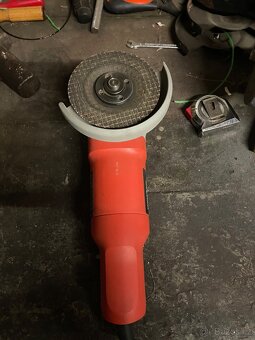 úhlová bruska BLACK+DECKER CD115 (710W, \oslash 115 mm) - 2