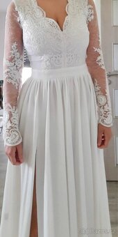 Svatební šaty – bílé krajkové s rozparkem, vel. XS - 2