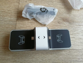 Nabíjecí stojánek na 2 ovladače PS5 - 2