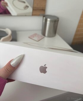 krabice air pods max - 2