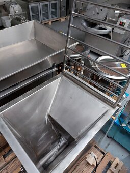 Mlýnek na maso JR 100 Řeznický vlček, Řezačka masa JR 100 - 2