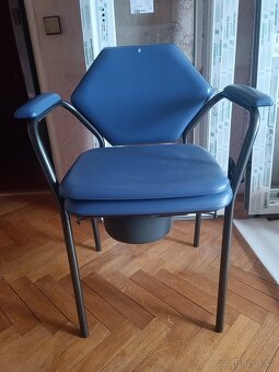 Prodám zachovalé chodítko a wc zidli - 2