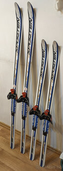 Dvoje dětské běžky (110 a 130) a troje běžkařské boty - 2