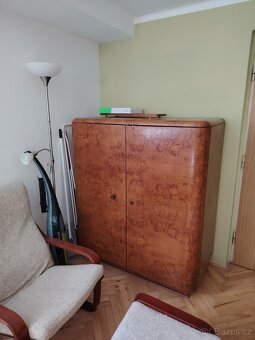 Sekretář a skříň - 2