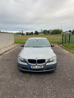Bmw e90 330i - 2